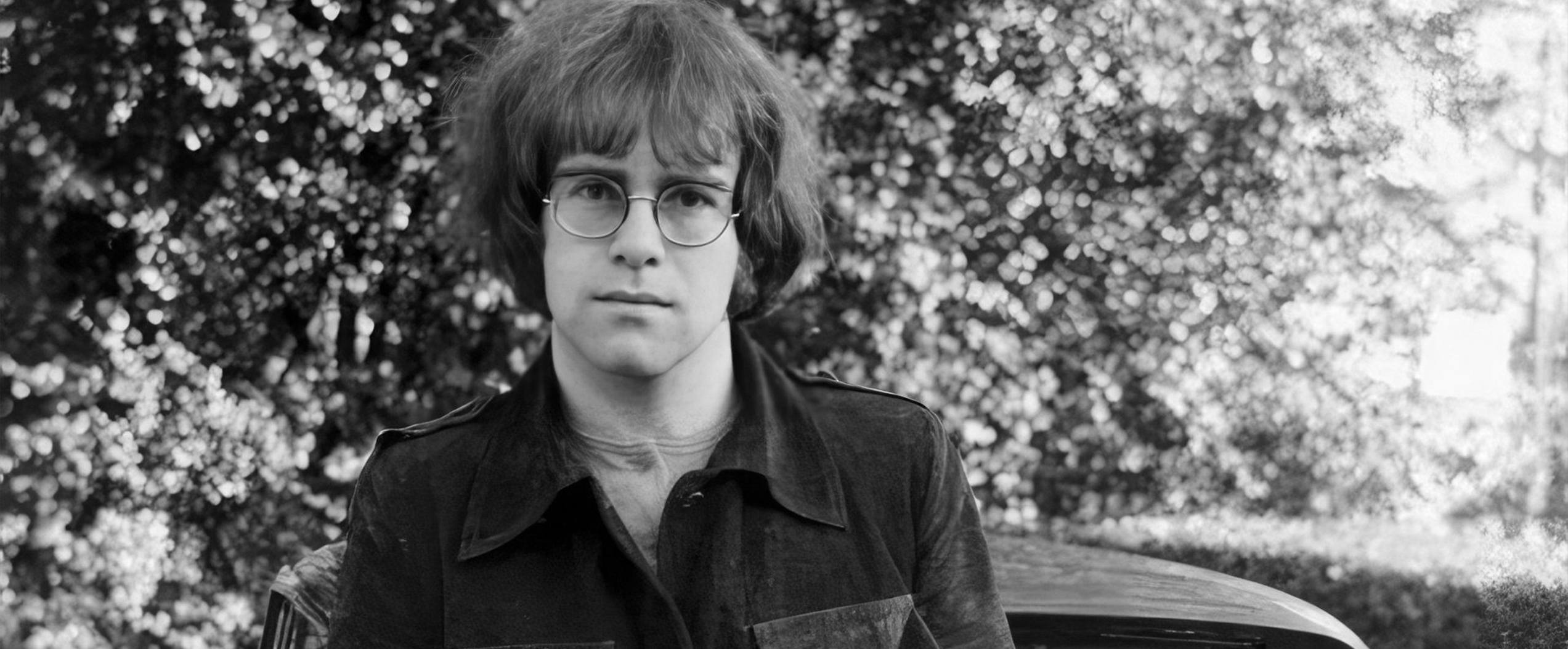 Что делал Элтон Джон в 20 лет?