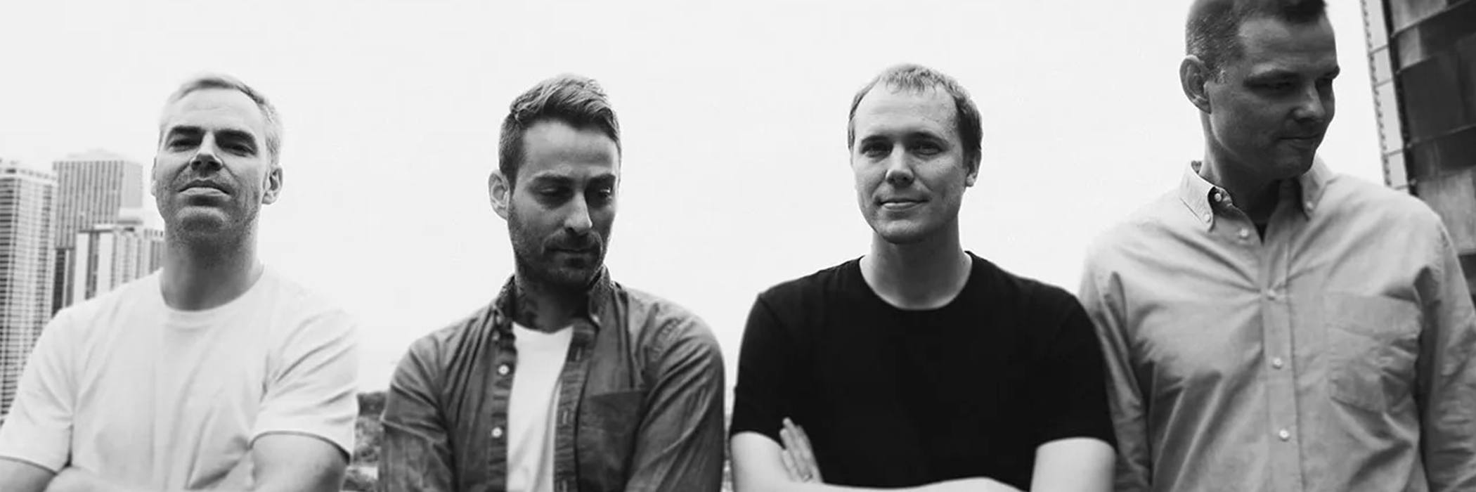 Возвращение в дом с подсвеченными окнами