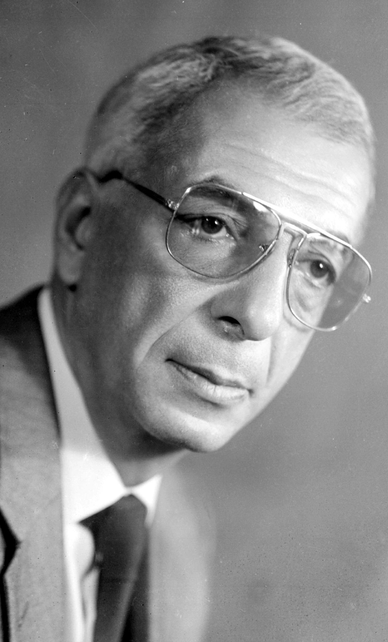 Микаэл Таривердиев