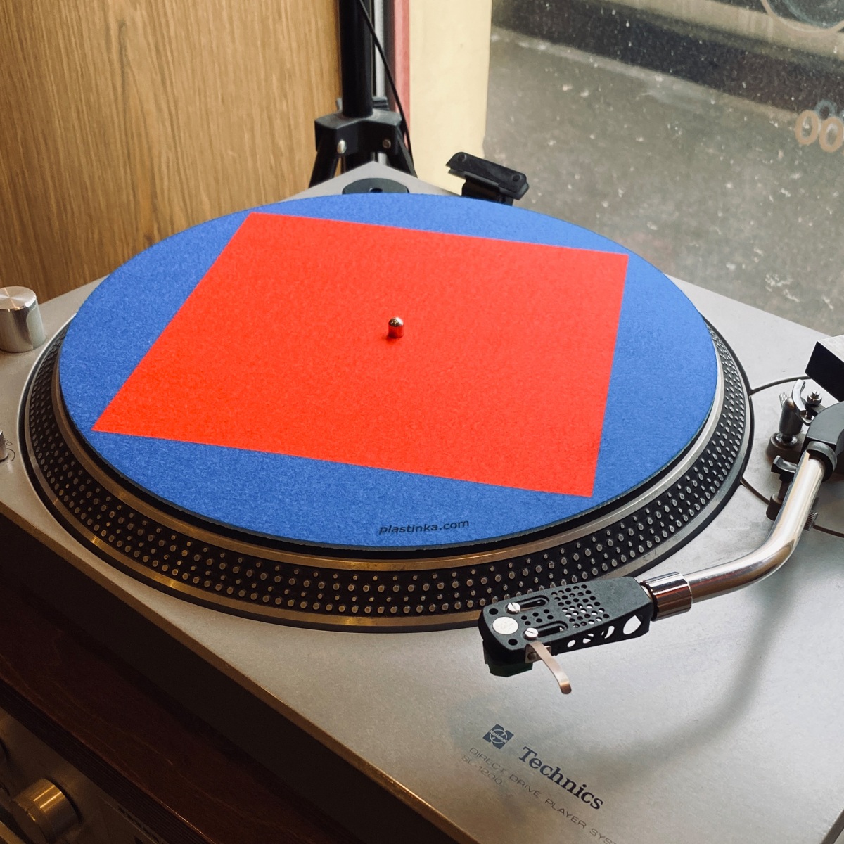 Слипмат Plastinka (красный квадрат на синем фоне) фото 2