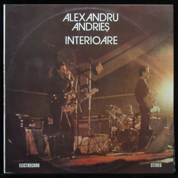 Interioare = Interiors