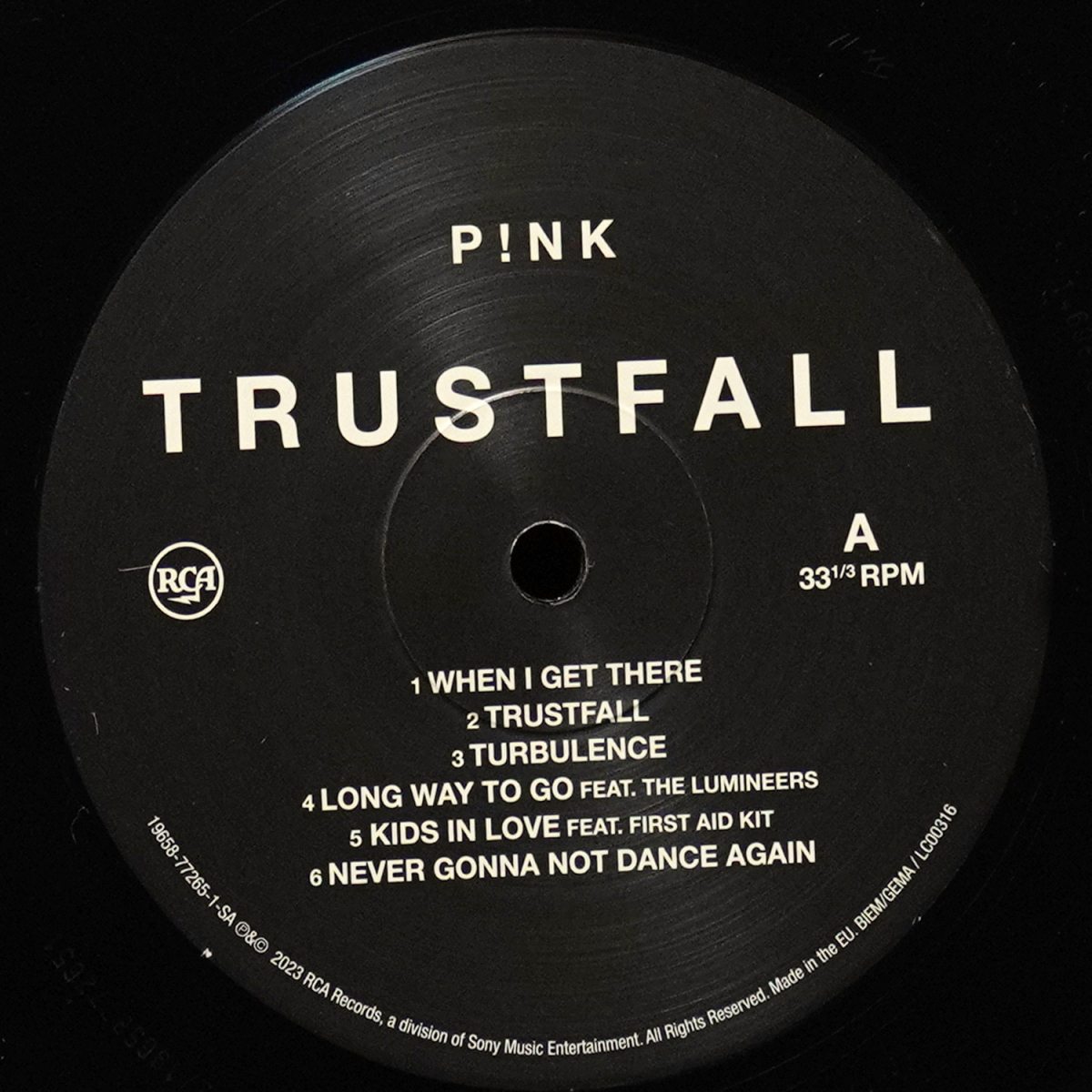 LP Pink — Trustfall (+ буклет) фото 3