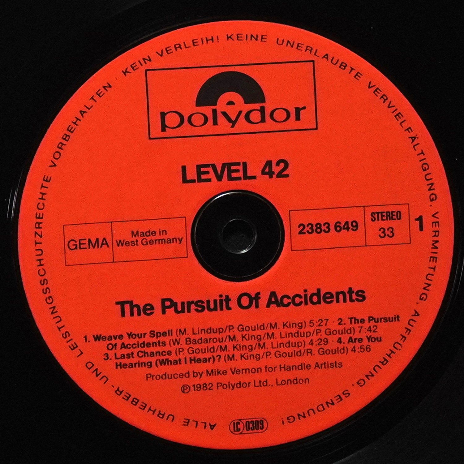 LP Level 42 — Pursuit Of Accidents фото 2