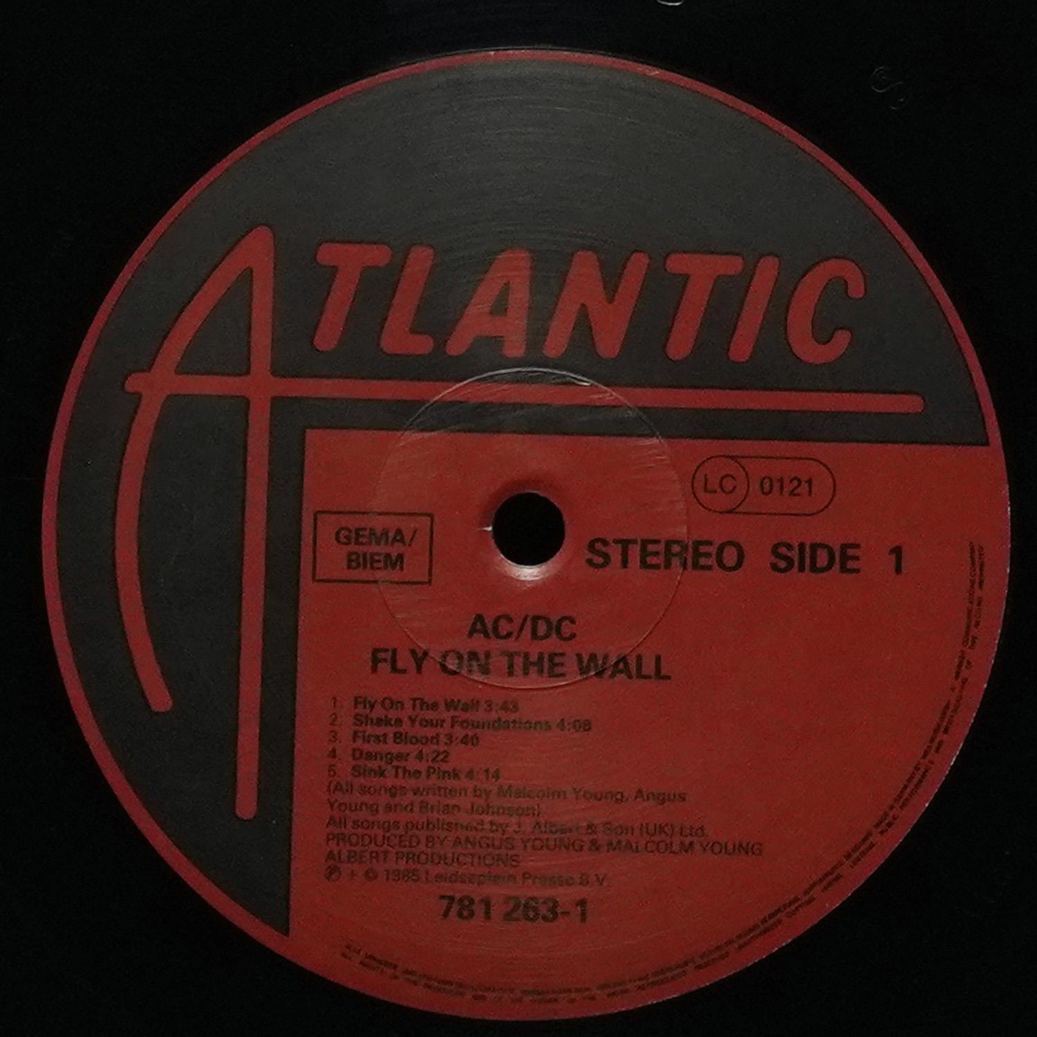 LP AC/DC — Fly On The Wall фото 3